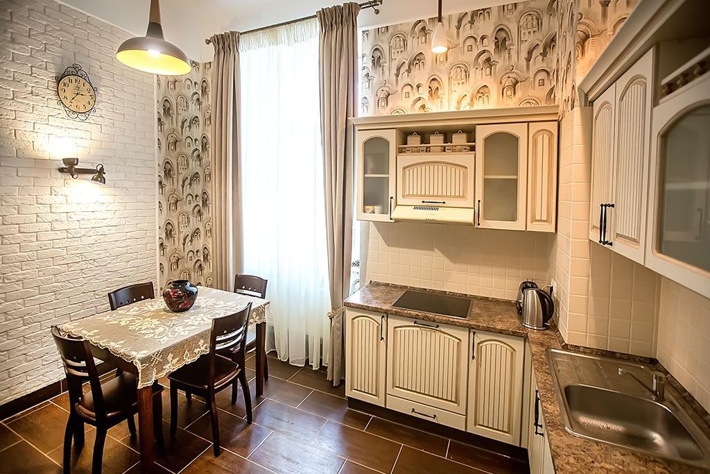 Gorgeous Apartments In Historical Center Of Lvov Exterior photo